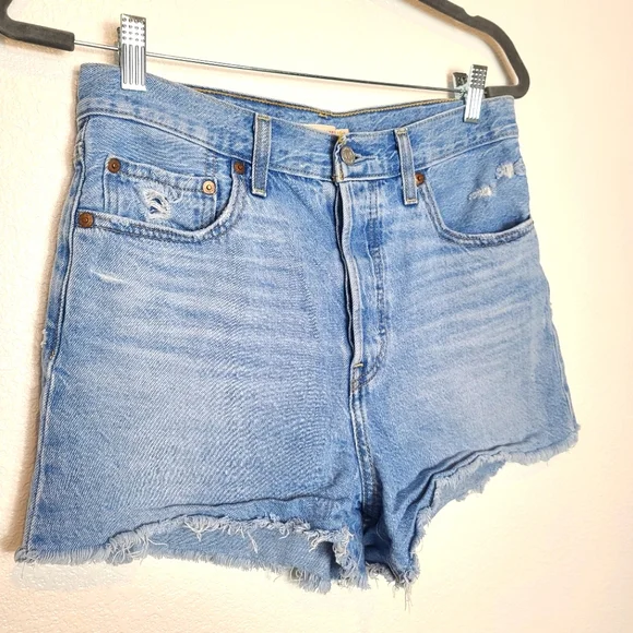 Levi's Premium Ribcage Light Wash Denim High-Rise Cutoff Shorts Size 28 - Picture 4 of 10